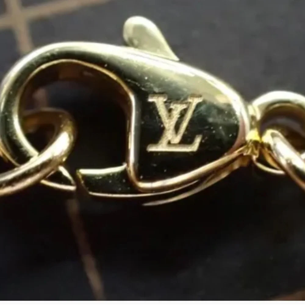 Louis Vuitton LV Volt 750 Gold and Diamond One Pendant Necklace - Picture 11 of 11